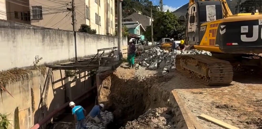 Obra da calçada da Rua Teresópolis na Vila Amelia em Nova Friburgo ainda não tem previsão de acontecer