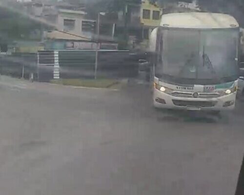 Ônibus quebrado na Praça Marcílio Dias em Nova Friburgo