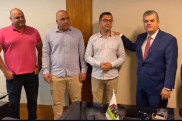 PF mira em investigação de fraude em cartões de vacinação