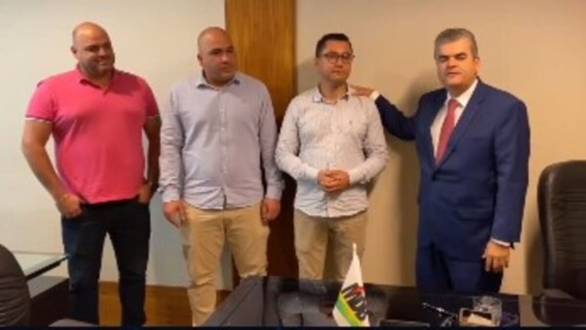 PF mira em investigação de fraude em cartões de vacinação