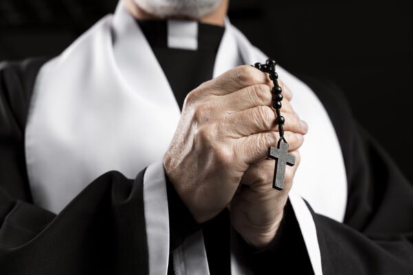 Padre Alexandre Paciolli acusado de abuso sexual