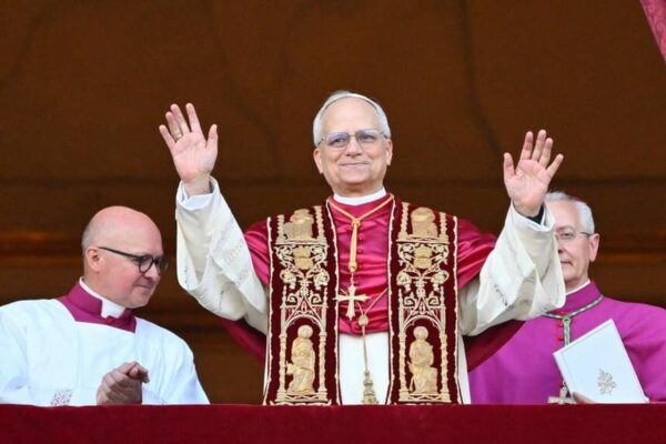 Papa Leão XIV faz o primeiro discurso após Conclave 2025 no Vaticano