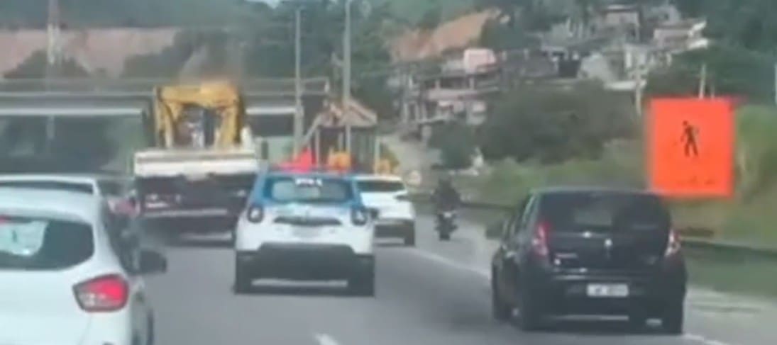 Perseguição alucinada na Via Dutra tem pânico e violência, na altura de Nova Iguaçu