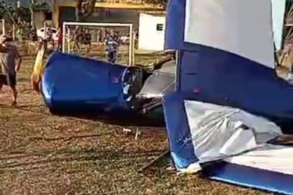 Piloto sobrevive a queda de avião em Nova Iguaçu