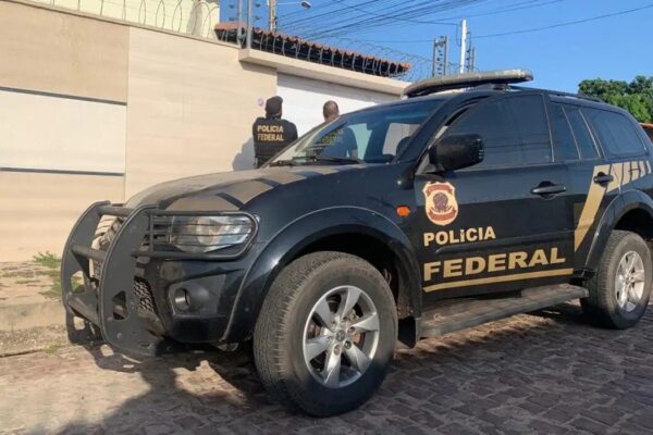 Polícia Federal prende um homem em Nova Friburgo e outros em Magé e São Pedro da Aldeia em operaçao de cigarros falsos no RJ e ES