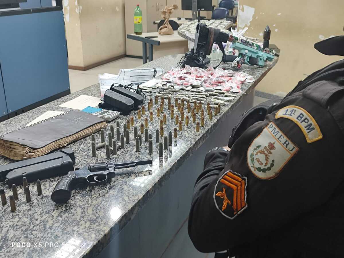 Polícia de Nova Friburgo apreensao armas e drogas