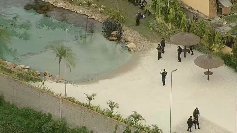 Polícia encontra Resort do Crime usada por Peixão, no Complexo de Israel, no Rio de Janeiro - Reprodução TV Globo