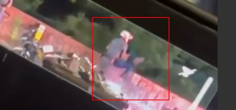 Policial de São Paulo arremessa homem de uma ponte e imagem choca