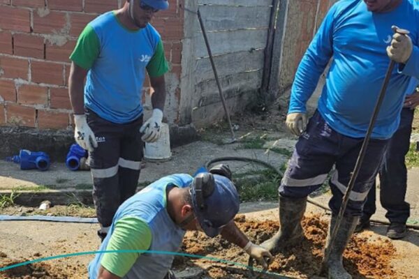 População reclama de falta de água há quase 60 dias na Zona Oeste do Rio de Janeiro (2)