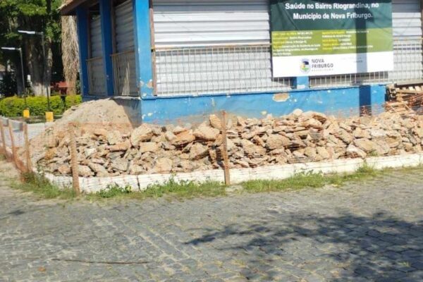 Praça de Riograndina a espera da conclusão das obras prometidas pela Prefeitura de Nova Friburgo