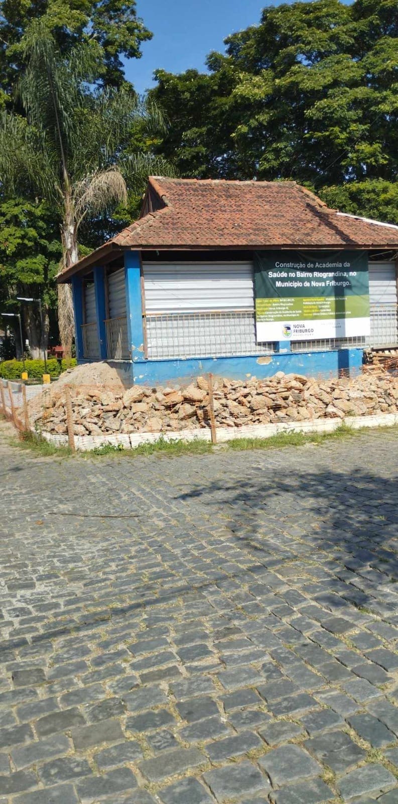 Praça de Riograndina a espera da conclusão das obras prometidas pela Prefeitura de Nova Friburgo