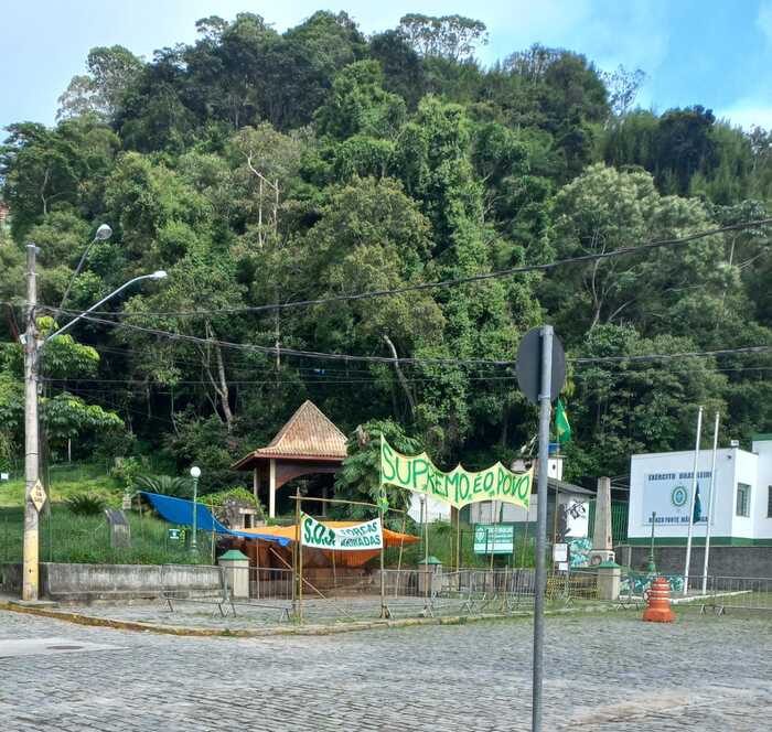 Acampamento no Tiro de Guerra de de Nova Friburgo de eleitores de Jair Bolsonaro em 2022