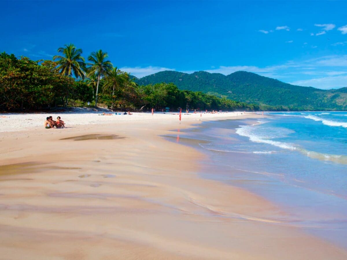 Praia Lopes Mendes, em Ilha Grande-RJ, é considerada uma das praias mais bonitas do Brasil - Foto - Reprodução Internet (1)