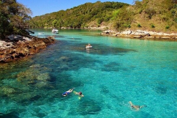 Praia Preta em Ilha Grande é considerada uma das melhores praias da região e encanta turistas (1)