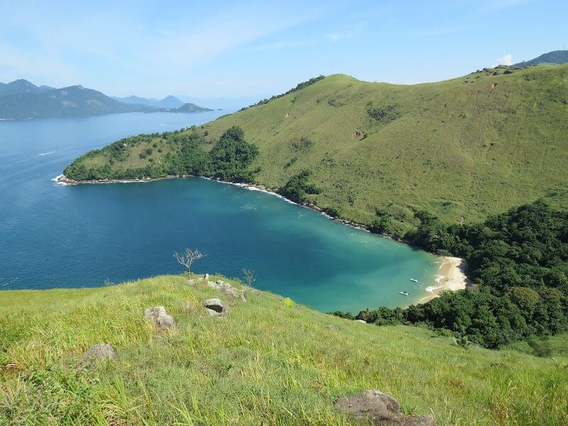 Praia da Sororoca é uma joia escondida em Angra dos Reis, no Rio de Janeiro