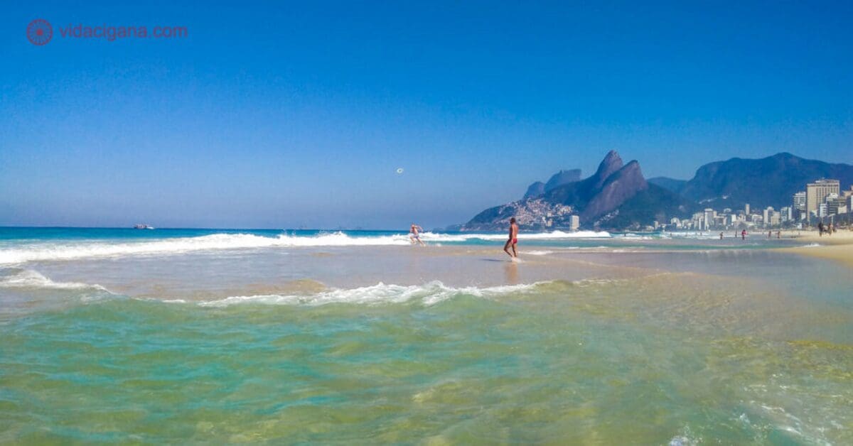 Praia de Ipanema, no Rio de Janeiro, foi eleita pela TripAdvisor como uma das 15 melhores praias do mundo