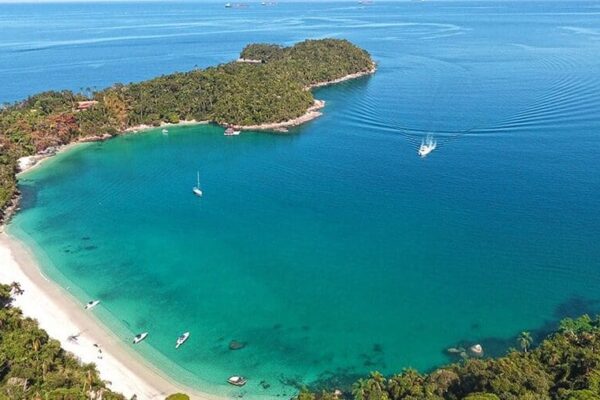 Praia do Dentista em Ilha Grande é um dos locais mais bonitos do Estado do Rio de Janeiro