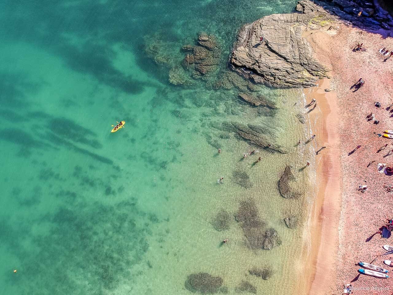 Praia do Forno, em Buzios, com areia rosa é um das sensações do Estado do Rio de Janeiro (1)