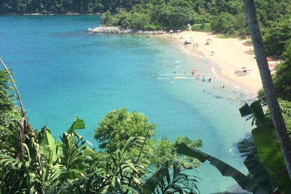 Praia do Laboratório em Angra dos Reis possui águas quentes e encanta turistas (1)