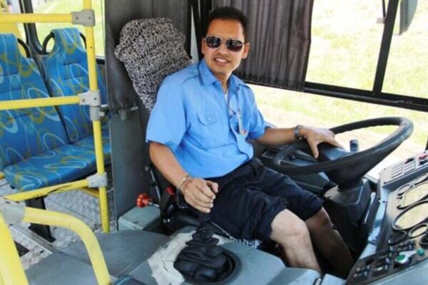 Prefeito Eduardo Paes autoriza servidores públicos e trabalhadores de transporte publico a irem de bermuda por conta do calor