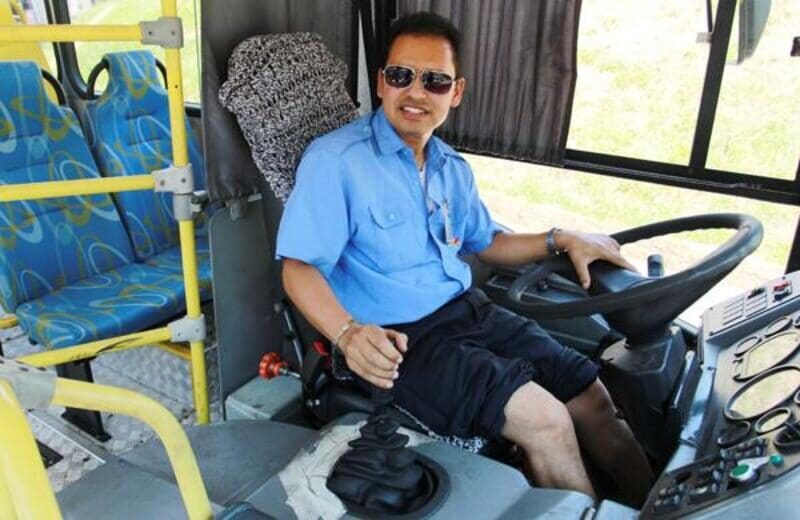 Prefeito Eduardo Paes autoriza servidores públicos e trabalhadores de transporte publico a irem de bermuda por conta do calor