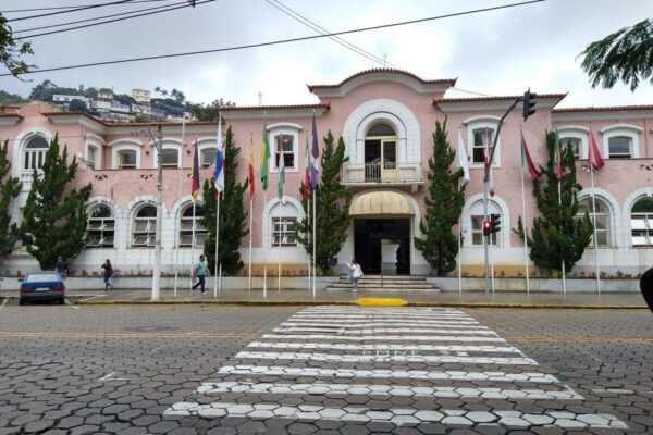 Prefeitura de Nova Friburgo recebe ex-secretarios e nomeados após as Eleições 2024