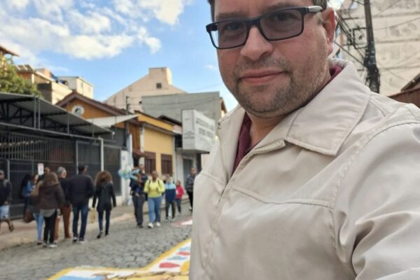 Professor Pierre deve assumir vaga de suplente no retorno do recesso legislativo