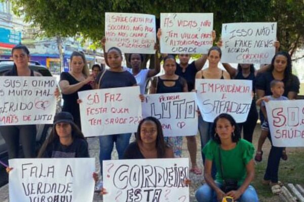Mães protestam contra serviço de saúde pública em Cordeiro