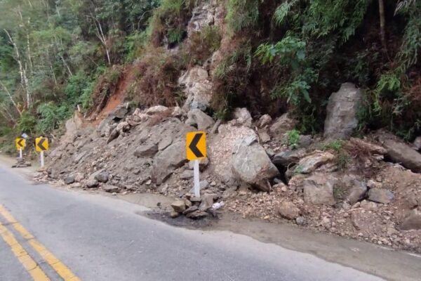 RJ 142 trecho na altura do Poço Feio onde aconteceu queda de barreira proximo a Lumiar em Nova Friburgo (3)