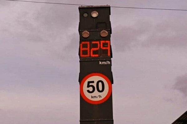 Radar marca velocidade muito alta na RJ 130, mas DER diz que motoristas não foram multados