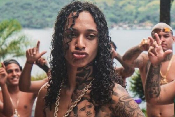 Rapper Oruam é preso em flagrante no Rio de Janeiro após operação de busca e apreensão em sua casa