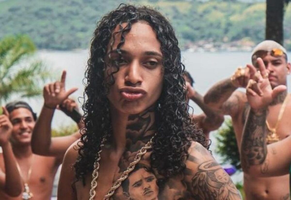 Rapper Oruam é preso em flagrante no Rio de Janeiro após operação de busca e apreensão em sua casa