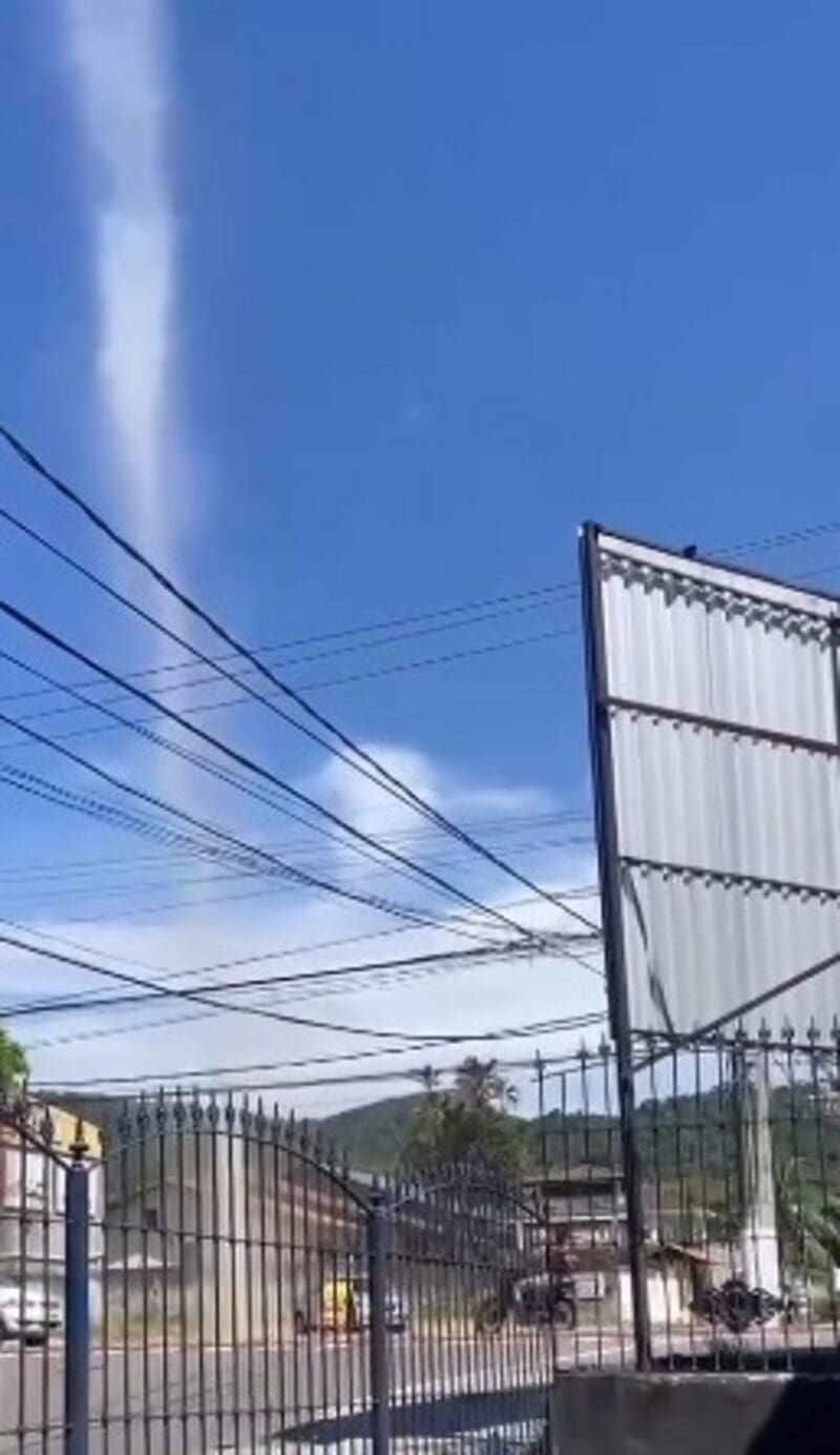 Redemoinho de poeira ou Mini Tornado, como chamou morador de Niterói, causou espanto em Itaipu