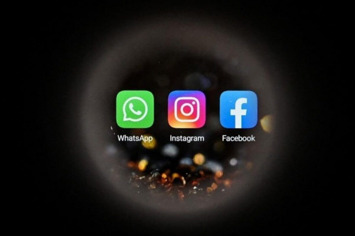 Redes sociais como Whatsapp, Facebook e Instagram ficaram fora do ar - Foto Kirill KUDRYAVTSEV - AFP