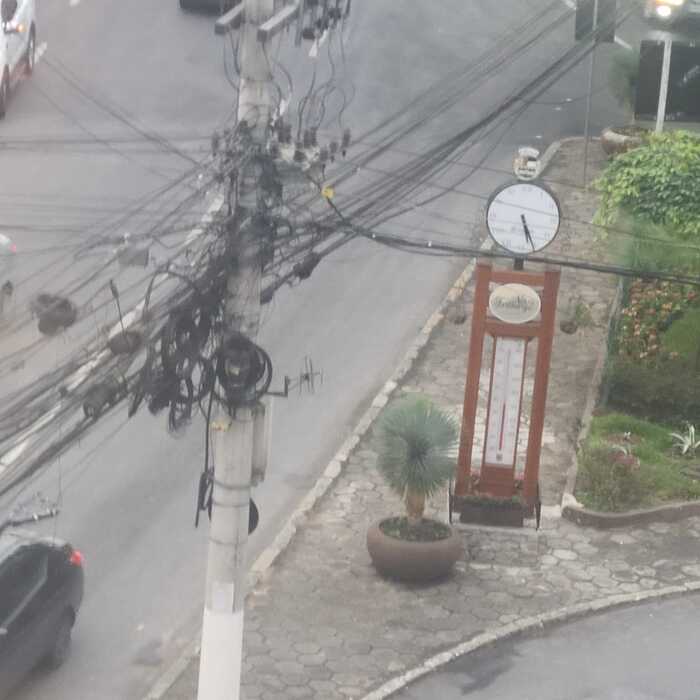 Relógio com termômetro analógico está com defeito