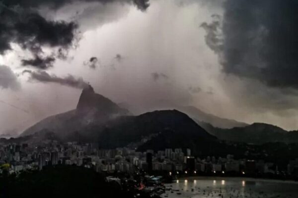 Rio de Janeiro e cidades vizinhas da Baixada Fluminense e regiões serrana e metropolitana têm previsão de chuva