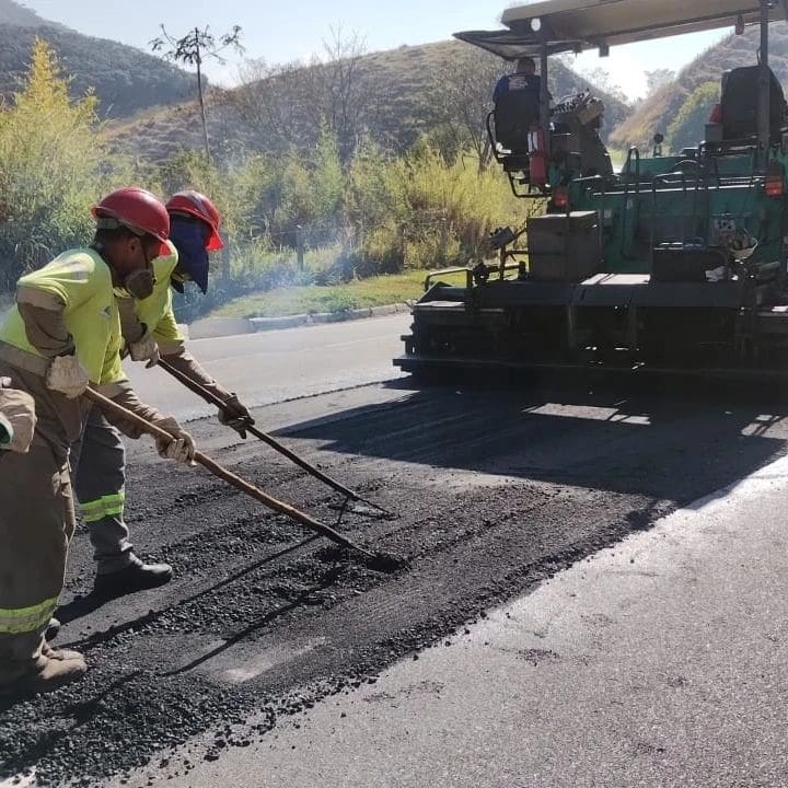 Rj 116 passa por intervenção no asfalto - Trecho funciona em meia pista (2)