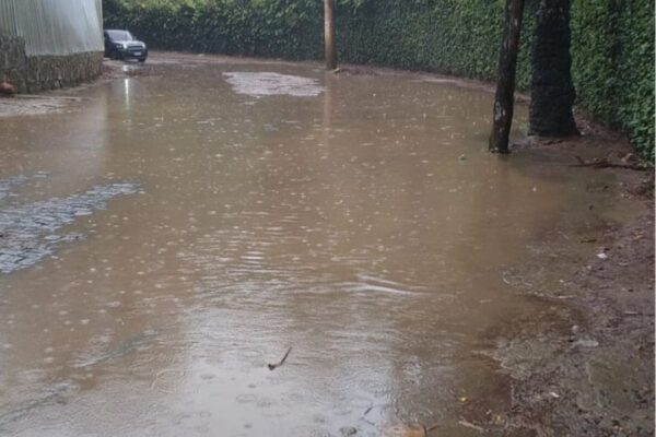 Rua em Nova Friburgo alagada durante o último final de semana por conta das chuvas intensas