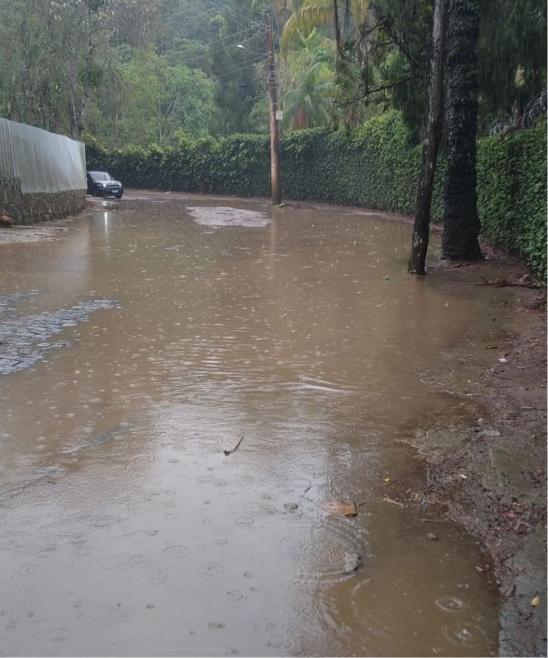 Rua em Nova Friburgo alagada durante o último final de semana por conta das chuvas intensas