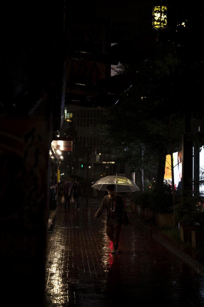 Ruas escuras em Nova Friburgo após Johnny Maycon usar verba da taxa de iluminação pública para Natal 2023 entre outros eventos