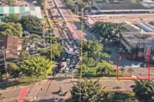 Momento exato da queda do avião na Barra Funda, Zona Oeste de São Paulo