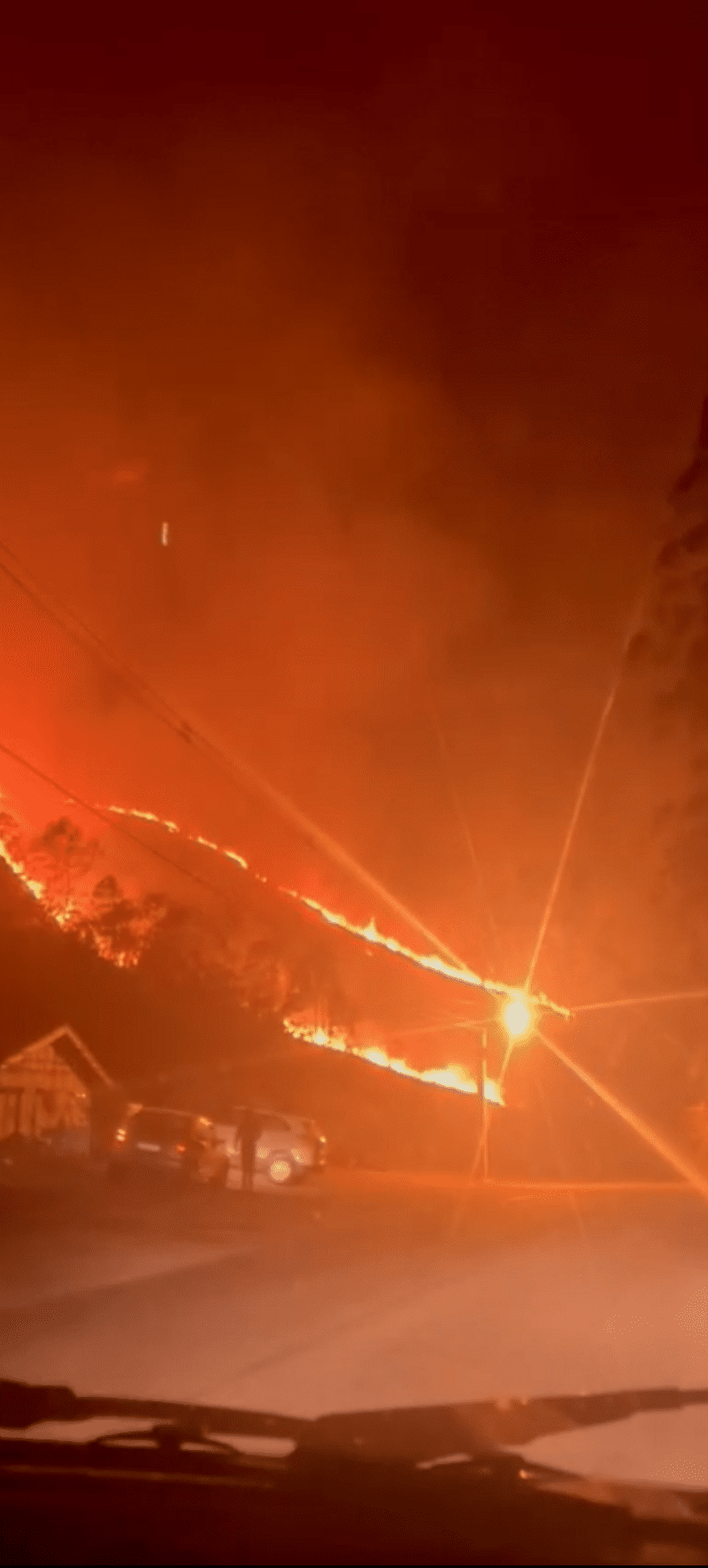 Lumiar, distrito de Nova Friburgo em chamas, após diversos focos de incêndio