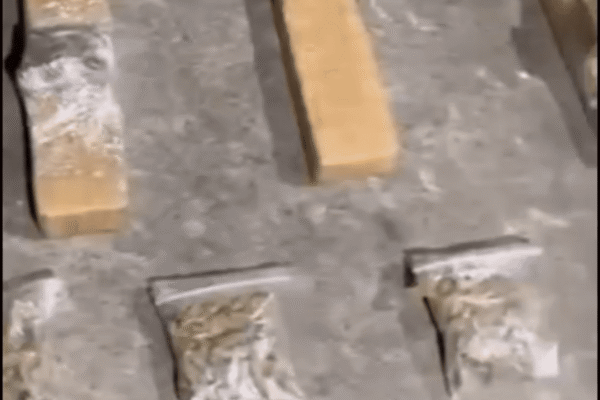 Motoboy que pertence a uma farmácia de Nova Friburgo é preso com grande quantidade de drogas
