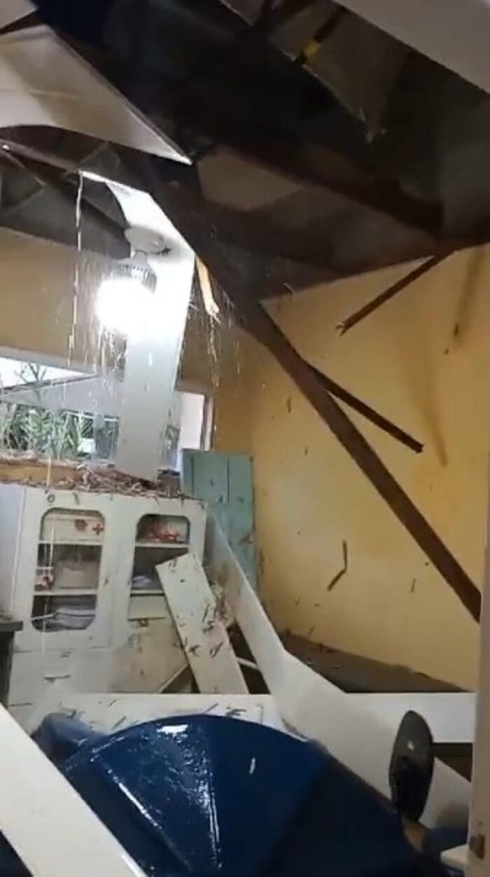 Teto desaba em posto de saúde de Amparo em Nova Friburgo