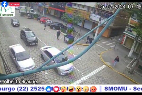 Trânsito em Nova Friburgo na manhã desta sexta-feira 5 de julho