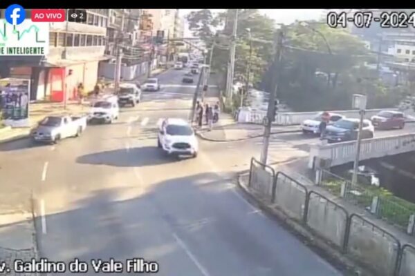 Trânsito na manhã de Nova Friburgo 4 de julho - Av Galdino do Valle