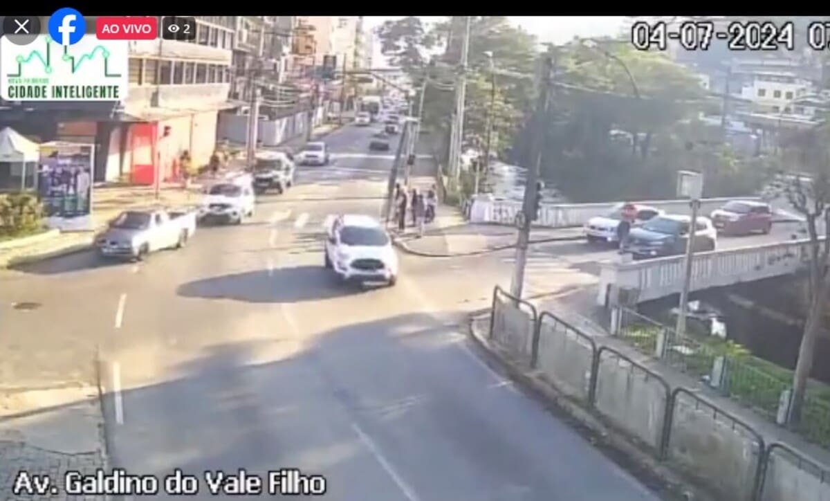 Trânsito na manhã de Nova Friburgo 4 de julho - Av Galdino do Valle