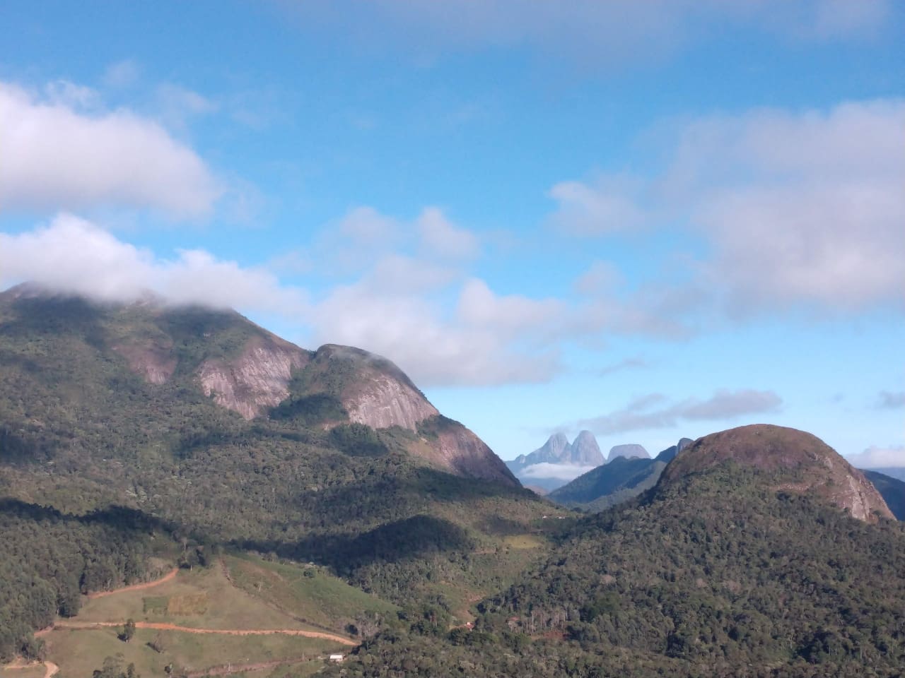 Estado do Rio de Janeiro tem frio intenso - Foto mostra os Três Picos em Nova Friburgo-RJ