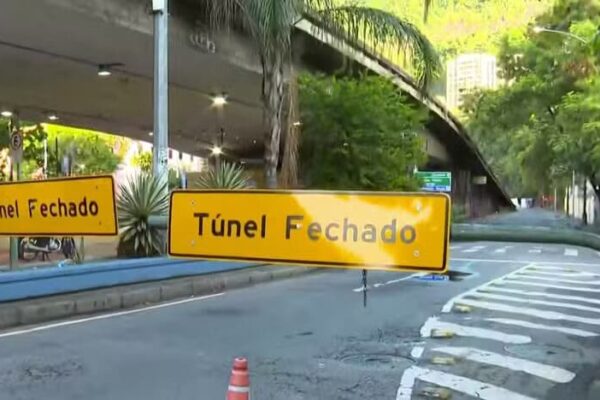 Túnel Santa Bárbara fechado no sentido Centro por queda de estrutura em galeria — Foto Reprodução - TV Globo