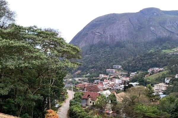 Ventania em Nova Friburgo deixa população em alerta após aviso da Defesa Civil